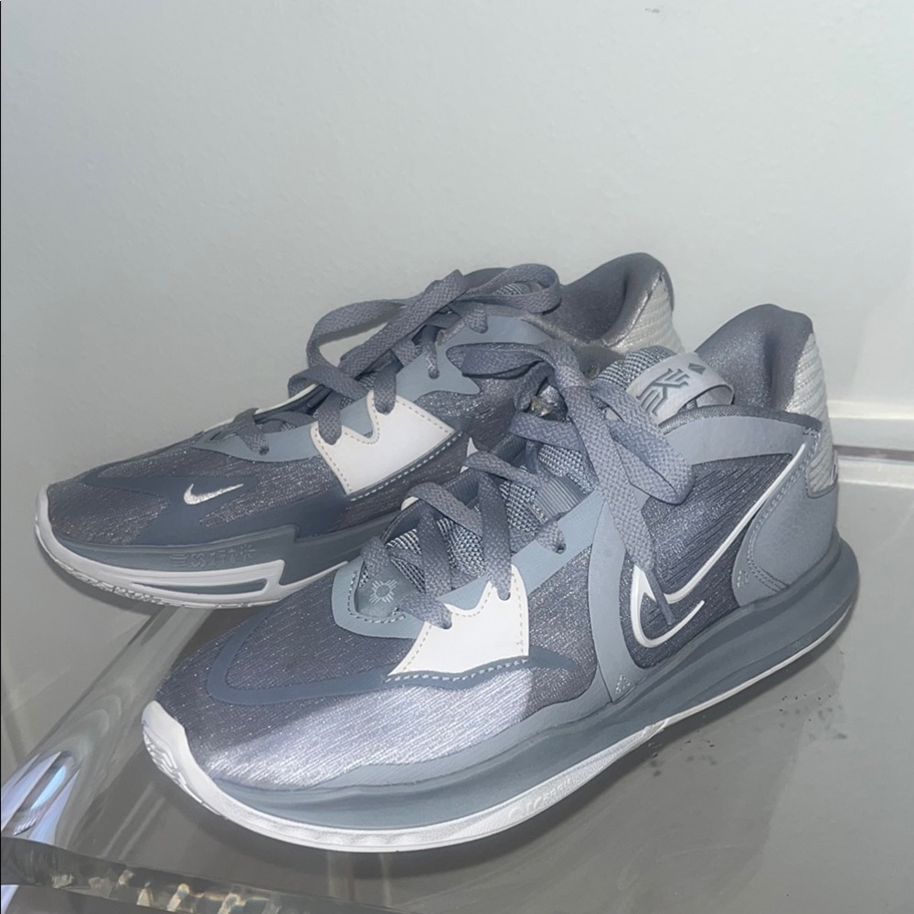 Nike Kyrie Low 5 Grey Wolf Basketball shoes Men’s size 8